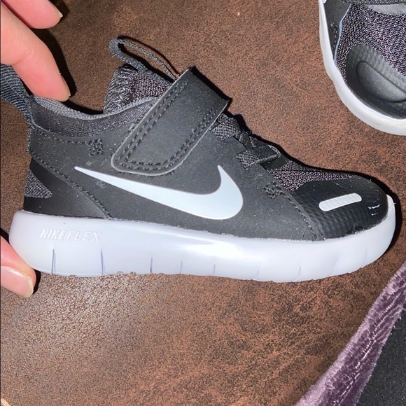 Infant tennis shoe - Picture 2 of 4